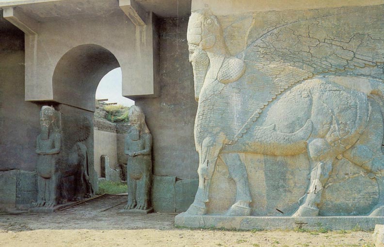 Iraq;_Nimrud_-_Assyria,_Lamassu's_Guarding_Palace_Entrance