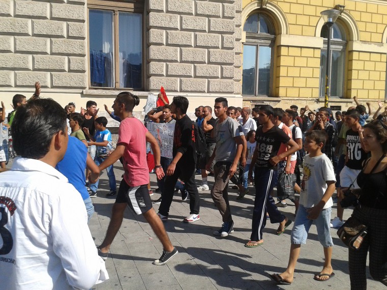 keleti pályaudvar menekültek tüntetés
